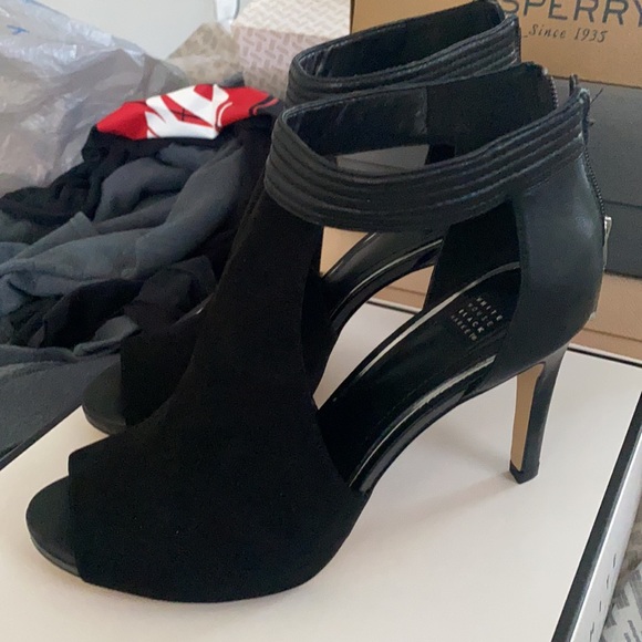 Heels - Picture 2 of 3